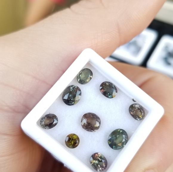 9 color change multicolored sapphires and garnets - Picture 12 of 13